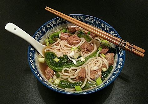  デチョウの牛肉麺、とろけるような柔らかさと秘伝のタレで味わう至福の一杯を！