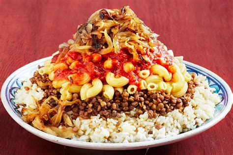   Kushari！ピラミッドのように積み重ねられた、エジプト・ジャジーラから届いた味覚の冒険